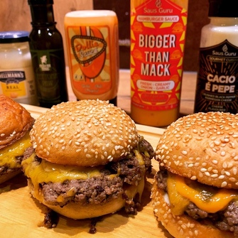 Burger Buns Brötchen und Hot Dog kaufen online bestellen und liefern lassen: Cheesburger Beispiel